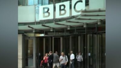 Kurum içinde şok etkisi yaratan bir açıklamada Davie, istifasının "tamamen