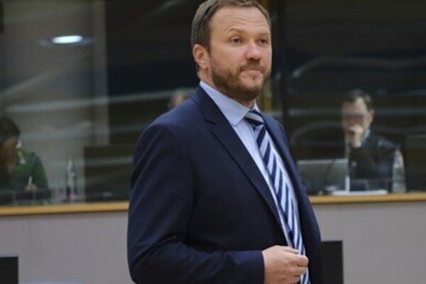 Estonya Dışişleri Bakanı Tsahkna, bugün Polonya Dışişleri Bakanı Sikorski’yi Tallinn’de