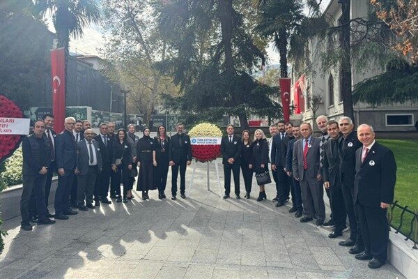 Tören, Türk Eğitim-Sen Bursa 1 No’lu Şube Başkanı Ömer Işıkoğlu