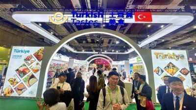 CGTN Muhabiri Berna Yang'ın haberine göre İthalat Fuarı salonlarında kumda