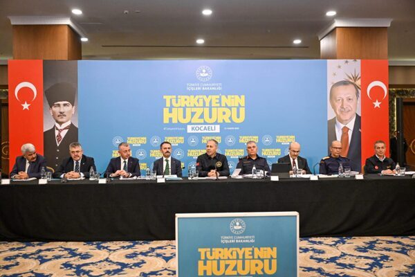 Türkiye’nin Huzuru Toplantısı, Bakan Yerlikaya'nın başkanlığında Kocaeli'de gerçekleştirildi.  Toplantıya Kocaeli