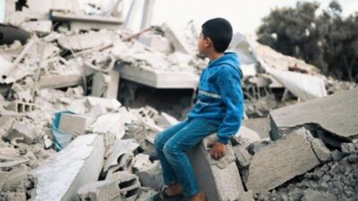 Açıklamada, “Gazze’de, en karanlık zamanlarda bile bir çocuk, çocuktur. UNRWA