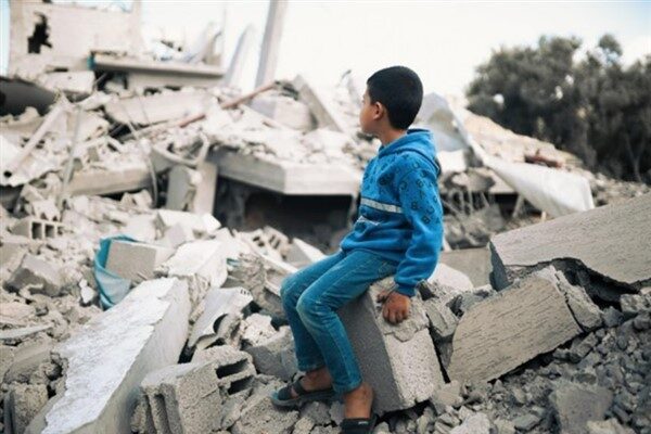 Açıklamada, “Gazze’de, en karanlık zamanlarda bile bir çocuk, çocuktur. UNRWA