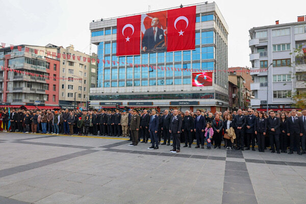 Gazi Mustafa Kemal Atatürk, ebediyete intikalinin 87. yıldönümünde Uşak’ta düzenlenen