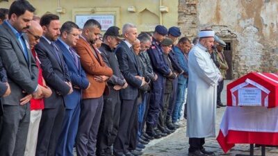 Karaman’ın Kazımkarabekir ilçesi Büyük Camii’nde öğle namazına müteakip kılınan cenaze