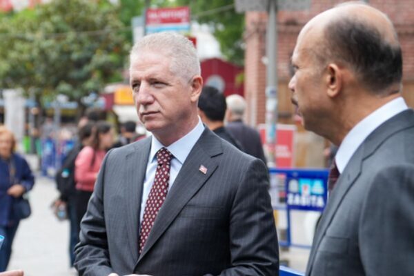 İstanbul Valiliğinden yapılan açıklamaya göre Vali Gül, Eyüpsultan’da muhtarlarla bir araya