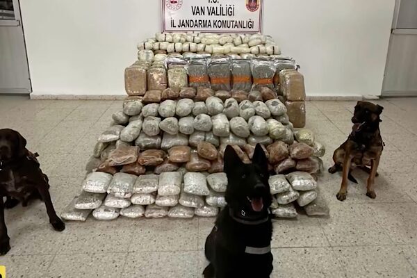 İl Jandarma Komutanlıkları tarafından , uyuşturucu ve uyarıcı madde ticaretinin