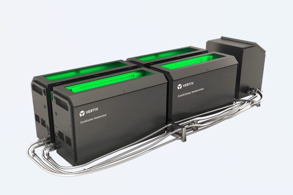 Vertiv™ CoolCenter Immersion, 25 ila 240 kW kapasite aralığında sunularak