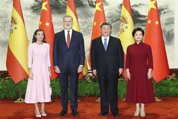 Çin Cumhurbaşkanı Xi Jinping, bugün Beijing'de Çin'e ziyarette bulunan İspanya