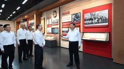 Aynı zamanda Çin Komünist Partisi Merkez Komitesi Genel Sekreteri ve