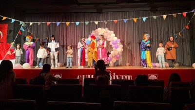 Lösemili Çocuklar Haftası dolayısıyla “Palyaçolar” isimli müzikli çocuk oyunu sahnelendi.