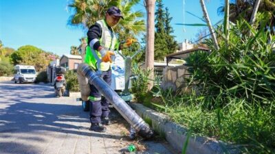 Bodrum Belediyesi Temizlik İşleri Müdürlüğü ekipleri, yeni temizlik araçlarıyla kent