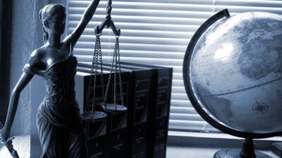 Başsavcılıktan yapılan açıklamada “İmamoğlu çıkar amaçlı suç örgütüne” yönelik yürütülmekte