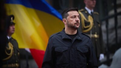 Ukrayna Devlet Başkanı Zelenski, Başkomutan Oleksandr Syrskyi tarafından kendisine rapor