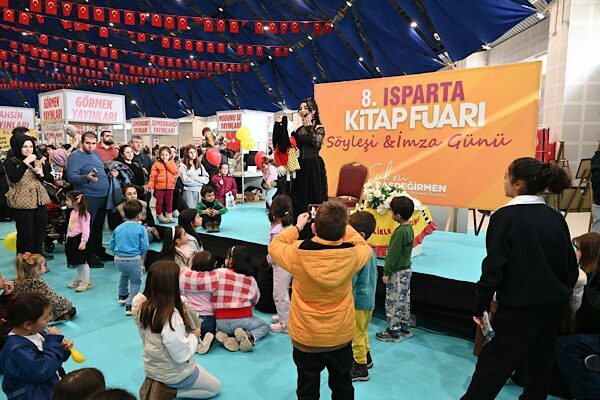 8. Isparta Kitap Fuarı devam ediyor Isparta Belediyesi tarafından bu yıl 8’incisi düzenlenen Isparta Kitap Fuarı,