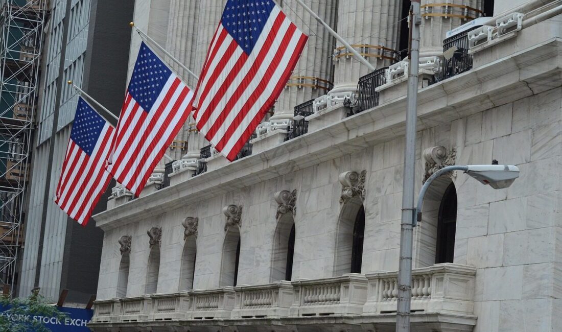 ABD hisse senedi vadeli işlemleri çok az değişti Dow Jones Endüstriyel Ortalamasına bağlı vadeli işlemler, yatay çizginin biraz