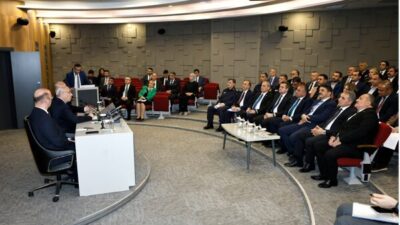 Adana'da Bağımlılıkla Mücadele İl Koordinasyon Kurulu Toplantısı Valilik toplantı salonunda yapıldı.