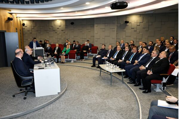 Adana'da Bağımlılıkla Mücadele İl Koordinasyon Kurulu Toplantısı Valilik toplantı salonunda yapıldı.