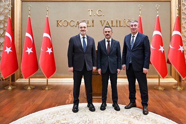 AK Parti İl Başkanı Talus, Vali Aktaş’ı ziyaret etti AK Parti Kocaeli İl Başkanı Talus ve Yönetim Kurulu Üyesi