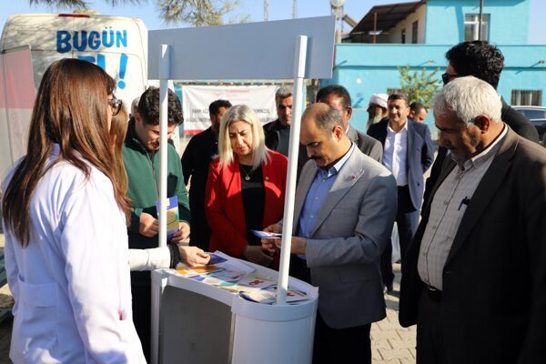 Şanlıurfa İl Sağlık Müdürlüğü, Akçakale’nin Günören Mahallesi’nde kanser taramalarına katılımı
