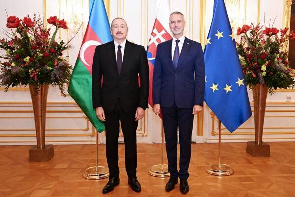 Aliyev, Slovak Ulusal Konseyi Başkanı Rasi ile görüştü Azerbaycan Cumhurbaşkanı Aliyev, Bratislava'da Slovak Cumhuriyeti Ulusal Konseyi Başkanı Richard