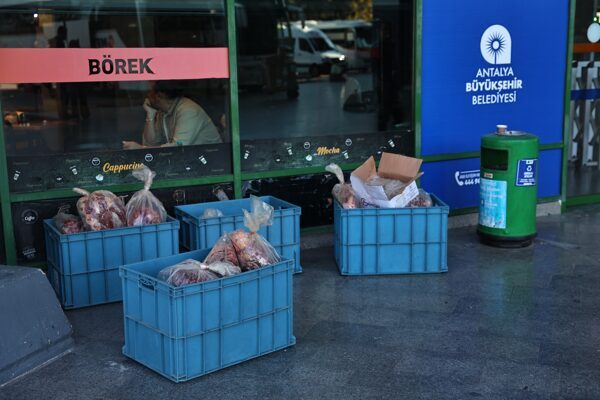 Antalya Büyükşehir Belediyesi Zabıta Dairesi Başkanlığı’na bağlı ekipler ile güvenlik