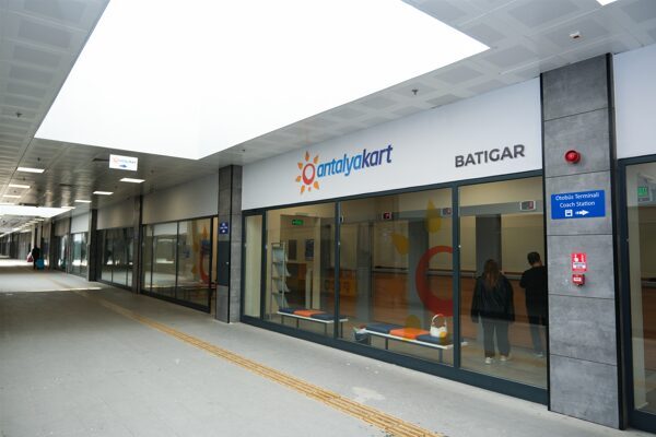 Antalyakart’a online başvuru ve teslimat dönemi başladı Yeni uygulamayla birlikte vatandaşlar, basvuru.antalyakart.com.tr adresine girerek online başvuru formunu