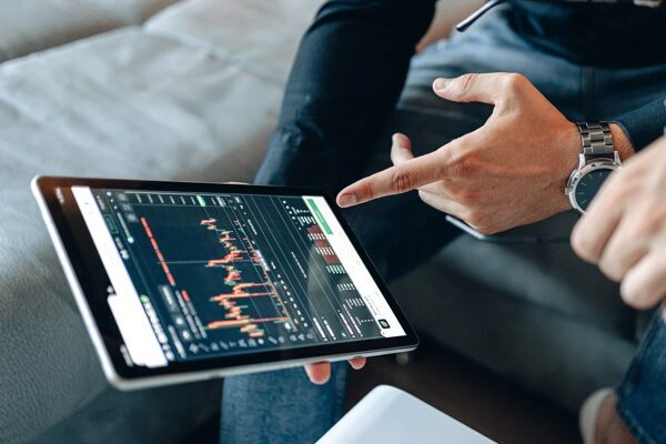 Analistlere göre, İngiltere'nin FTSE Endeksi yüzde 0,11, Almanya'nın DAX Endeksi