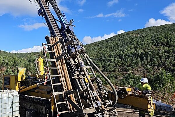 Proje, Komisyon tarafından Mart ayında "stratejik" olarak kabul edilmişti, ancak
