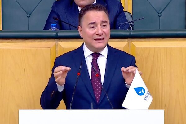 DEVA Partisi Genel Başkanı Ali Babacan, Yeni Yol grubunda yaptığı