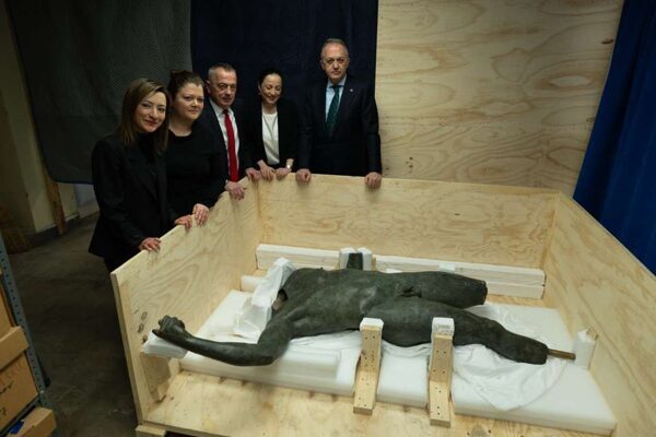 Bakan Ersoy: Boubon’un kayıp imparatoru ülkemize dönüyor Kültür ve Turizm Bakanlığı, Burdur’daki Boubon Antik Kenti’nden kaçırılan bronz