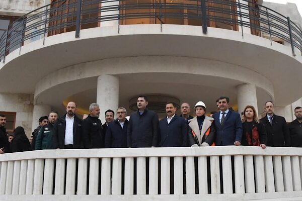 Bakan Kurum’dan Hatay ziyaretleri Çevre, Şehircilik ve İklim Değişikliği Bakanı Kurum, Hatay’da yürütülen yeniden