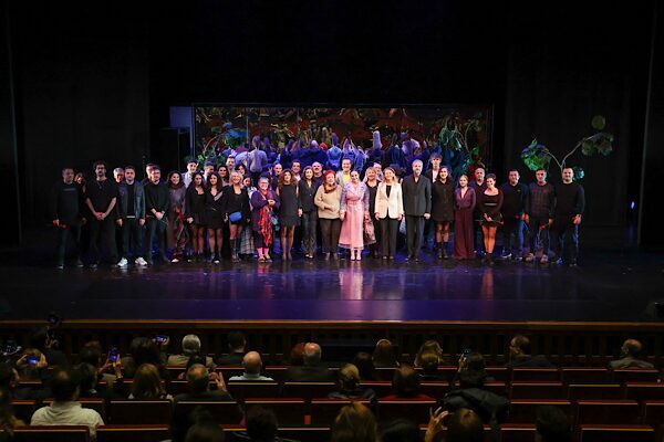 Bakırköy’de “Çirkin” oyununun galası gerçekleştirildi Bakırköy Belediye Tiyatroları tarafından , Alman yazar Marius von Mayenburg’un