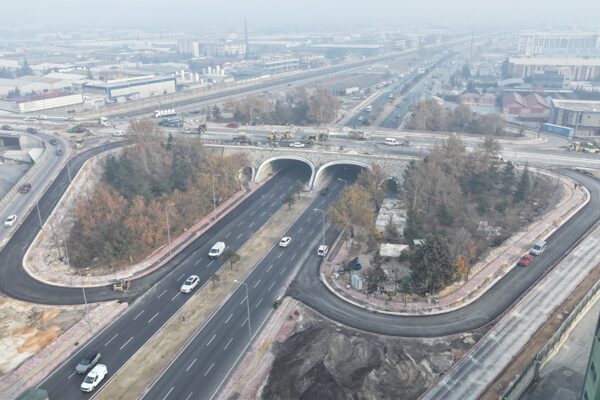 Konya Büyükşehir Belediye Başkanı Uğur İbrahim Altay, şehir merkezinde en