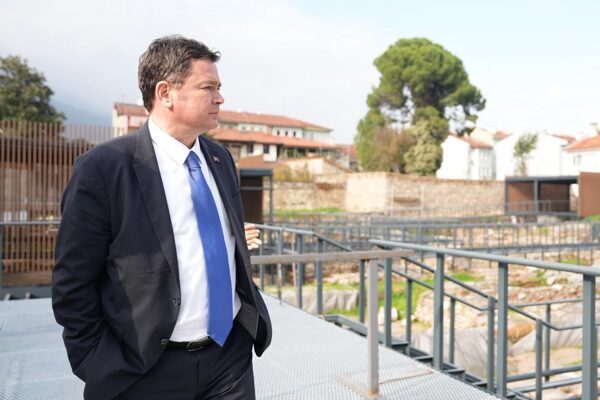 Osmangazi Belediye Başkanı Aydın, 3 bin yıllık mozaiklerin keşfedildiği Hisar