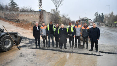 Kayseri B&uuml;y&uuml;kşehir Belediye Başkanı Dr. Memduh B&uuml;y&uuml;kkılı&ccedil;, Talas il&ccedil;esi Şehit