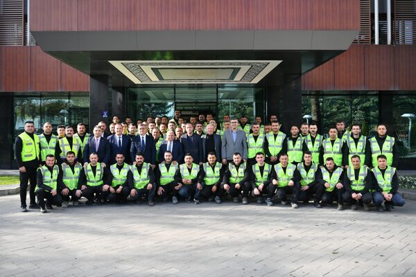 Büyükşehir Belediye Başkanı Memduh Büyükkılıç, Büyükşehir Belediyesi’nde hizmetleri gerçekleştiren teknik