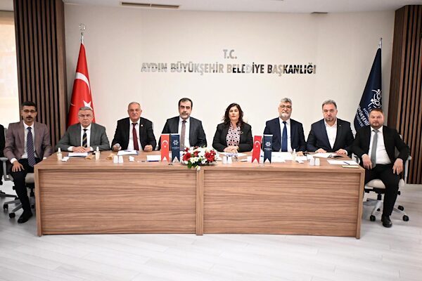 Başkan Çerçioğlu, Köşk ve Sultanhisar muhtarlarıyla bir araya geldi Aydın Büyükşehir Belediye Başkanı Çerçioğlu, Köşk ve Sultanhisar ilçelerinde görev