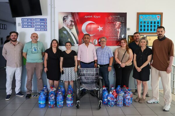 Buca Belediyesi, sıfır atık çalışmaları kapsamında ilçe genelinde yürüttüğü “Kapakları