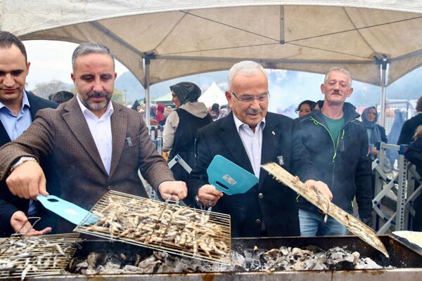 Başkan Güler, Hamsi Festivali’ne katıldı Ordu Büyükşehir Belediye BaşkanıMehmet Hilmi Güler, Perşembe ilçesinde bu yıl