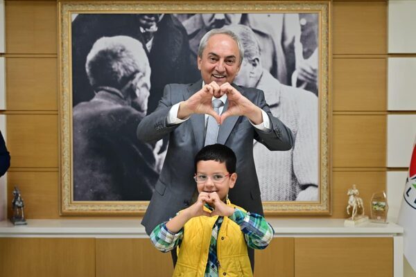 Kepez Belediyesi, öğrencilerin görme sorunlarının erken tespiti amacıyla yürüttüğü ücretsiz