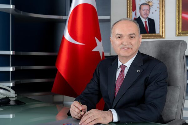 Düzce Belediye Başkanı Faruk Özlü, 26 yıl boyunca şehre hizmet