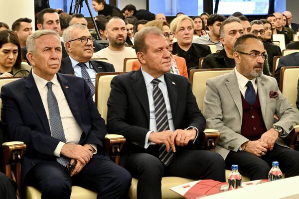 Başkan Seçer, 7. Ulusal Yerel Yönetimler Sempozyumu’na katıldı Türkiye Belediyeler Birliği (TBB) Başkan Vekili ve Mersin Büyükşehir Belediye