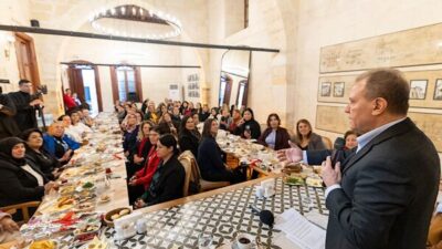 Mersin Büyükşehir Belediye Başkanı Vahap Seçer ve Meral Seçer, CHP