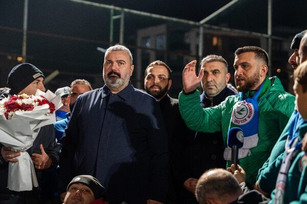 Başkan Turgut’tan Çaykur Rizespor antrenmanına ziyaret Çaykur Rizespor A.Ş. Başkanı Turgut, yönetim kurulu üyeleriyle birlikte İkas