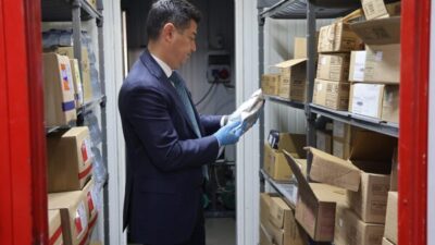 Zabıta ekipleri, zincir fast food işletmelerinde denetimler gerçekleştirdi. Denetimlerde ruhsat