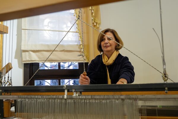 Başkan Ünlüce, Midas İpek Evi’ni ziyaret etti Eskişehir Büyükşehir Belediye Başkanı Ayşe Ünlüce, şehrin ipekçilik kültürünü yeniden