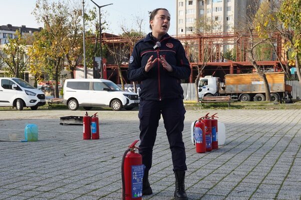 Beylikdüzü Belediyesi’nden çalışanlarına yangın güvenlik eğitimi Beylikdüzü Belediyesi, Acil Durum Eylem Planı kapsamında görevlendirilen kurtarma ve
