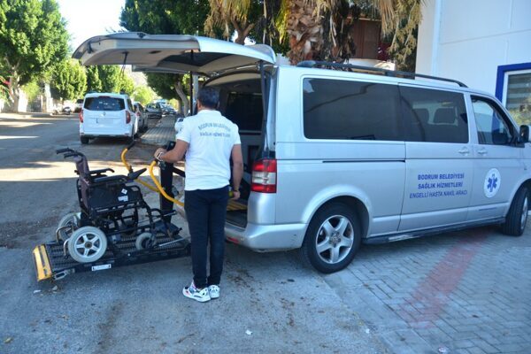 Sosyal Hizmetler Bürosu ekipleri, belediyeye başvuran engelli vatandaşların sosyal incelemelerini