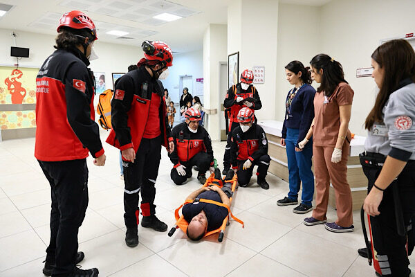 Bodrum’da deprem ve yangın tatbikatı düzenlendi Bodrum Devlet Hastanesi’nde deprem yangın entegre tahliye ve kurtarma tatbikatı